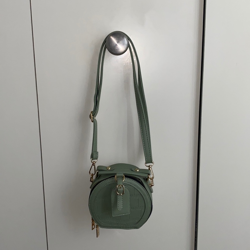 Green bucket bag